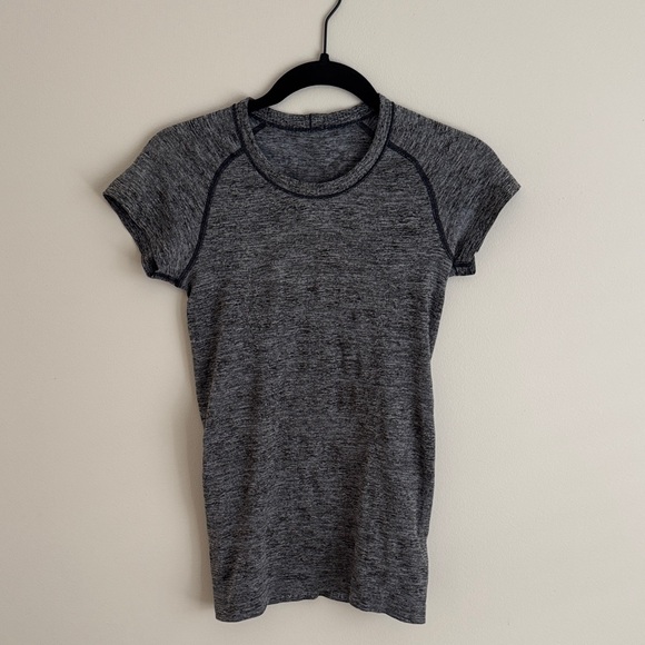 Lululemon athletica Swiftly Tech Short Sleeve Grey Hip Length top - Picture 1 of 4